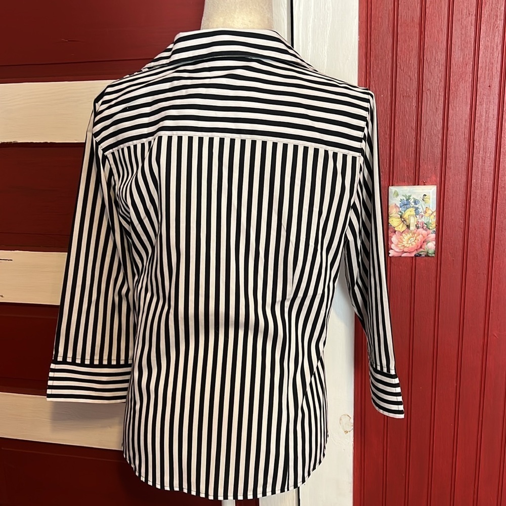 Foxcroft Black and White Striped Wrinkle Free Fitted Women's Cotton Top 8 - Picture 3 of 5